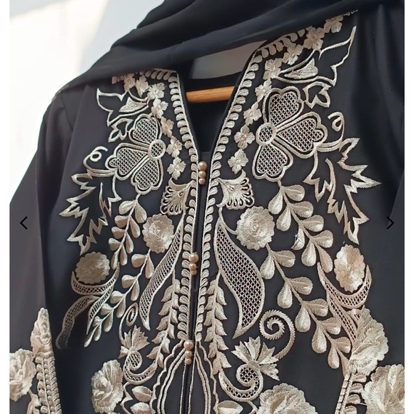 Category: 3Pc, Shirt, Trouser, Chiffon Dupatta
Fabric: Winter Cotton - Picture 4 of 6